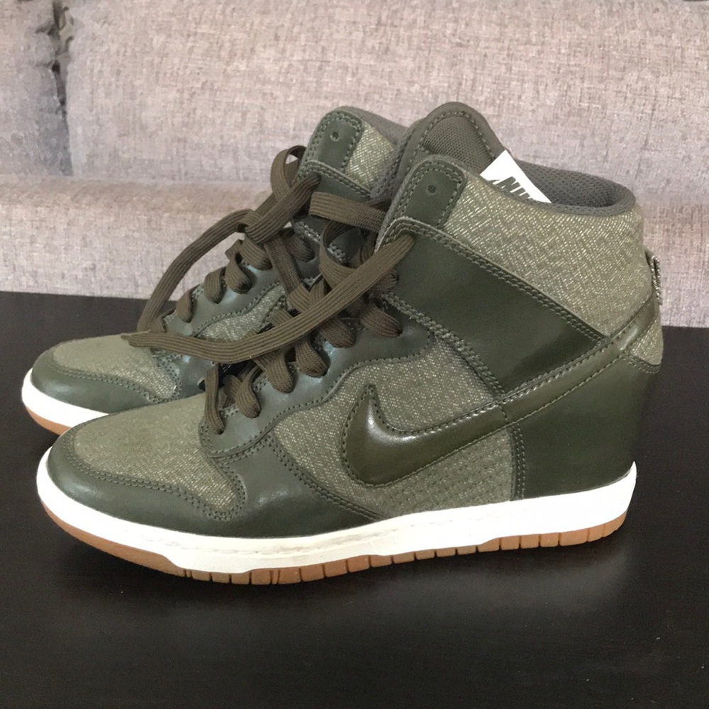 Nike sneaker wedge in olive